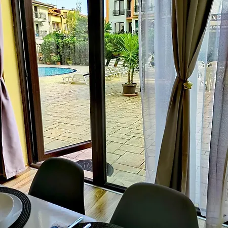 Апартамент Pool Amadeus Lux