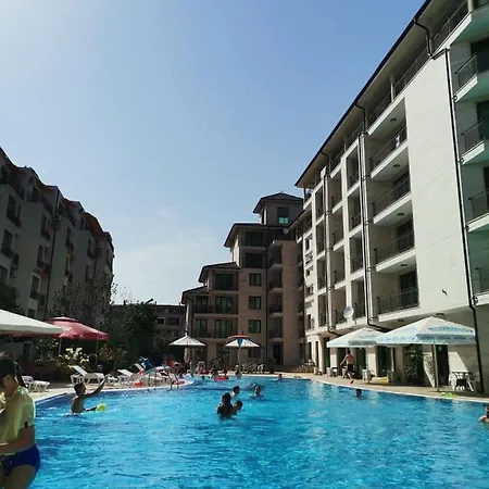 Pool Amadeus Lux Lägenhet *