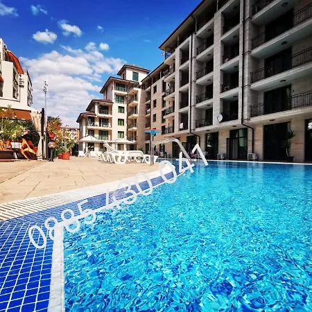 Pool Amadeus Lux Apartament *