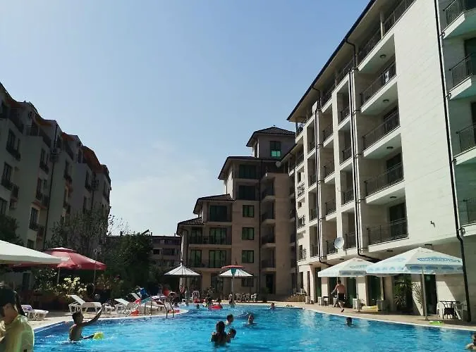 Pool Amadeus Lux Διαμέρισμα *